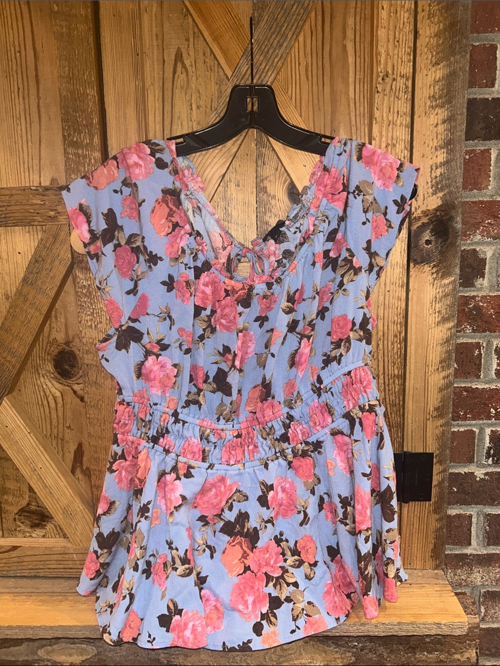 Women’s Torrid Blue Floral Peplum Tunic with Pink Roses SZ 00=10 in women’s NWOT